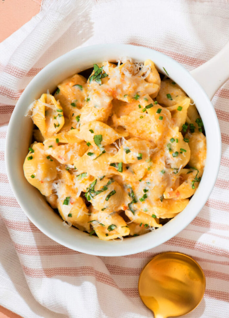 shell pasta with creamy hot pepper cheese sauce