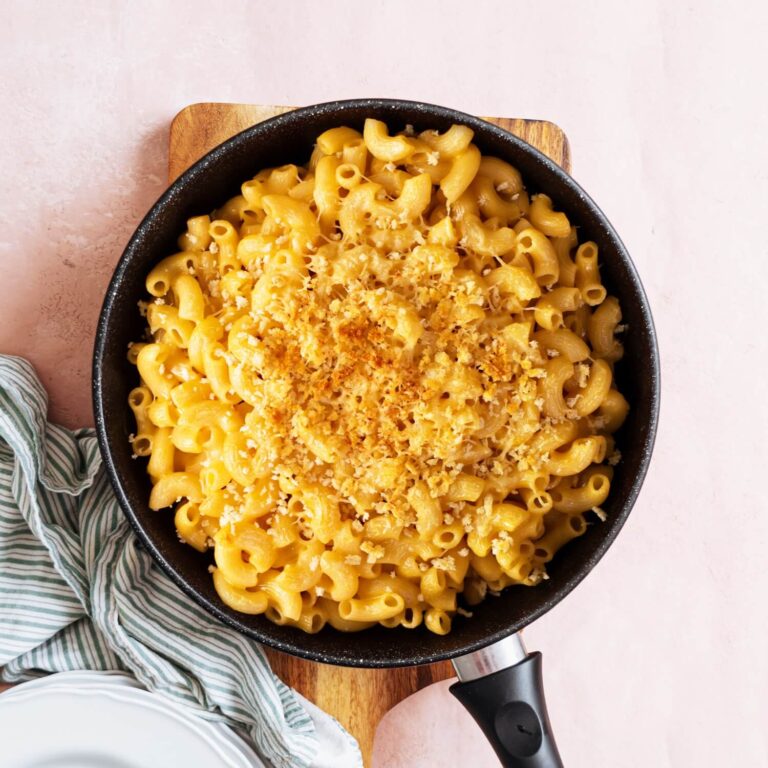 macaroni and cheese with breadcrumbs in skillet