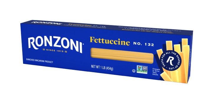 3/4 view of ronzoni fettuccine packaging
