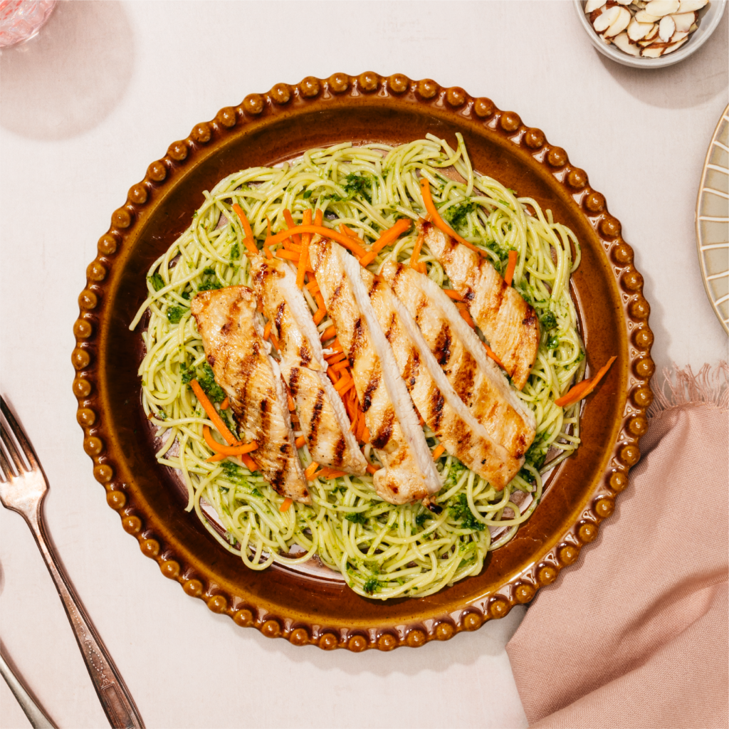 Cilantro Pesto Spaghetti With Lemongrass Grilled Chicken | Ronzoni Pasta®